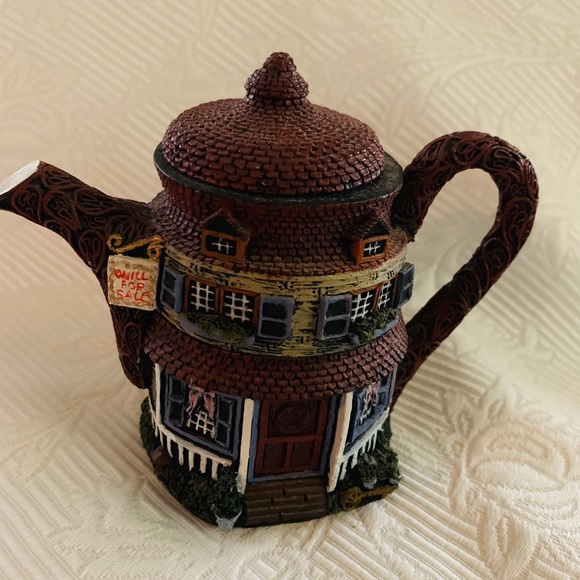 Handpainted Vintage Hometown Teapot - Picture 2 of 7